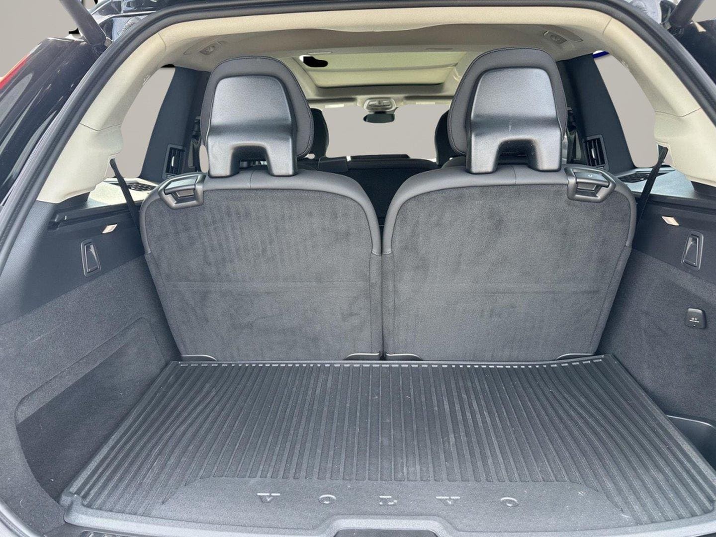 2026 Volvo XC90 Plus - Photo 10