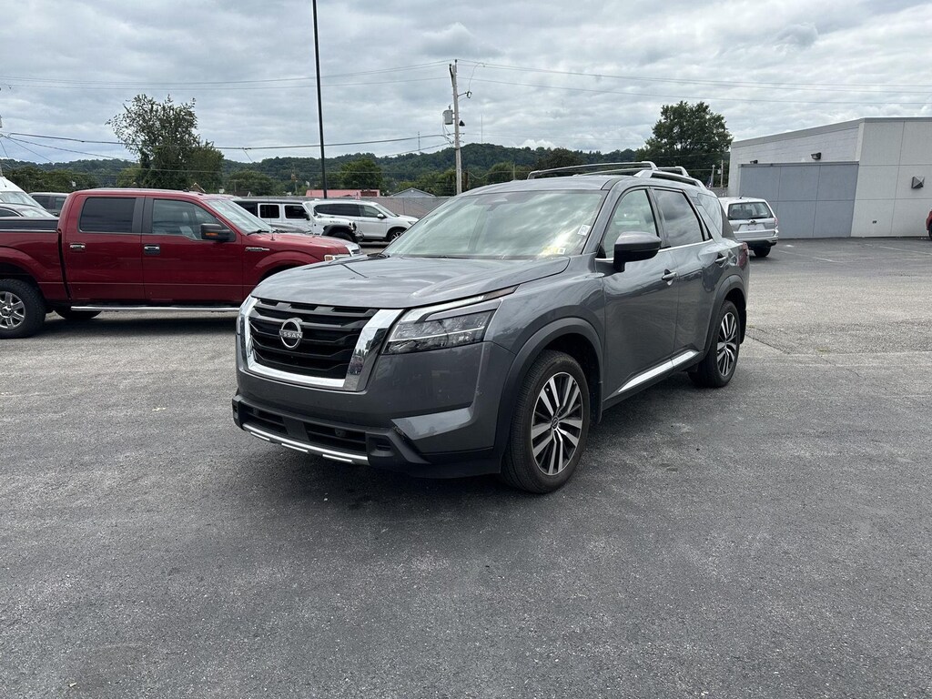 Used 2024 Nissan Pathfinder Platinum SUV