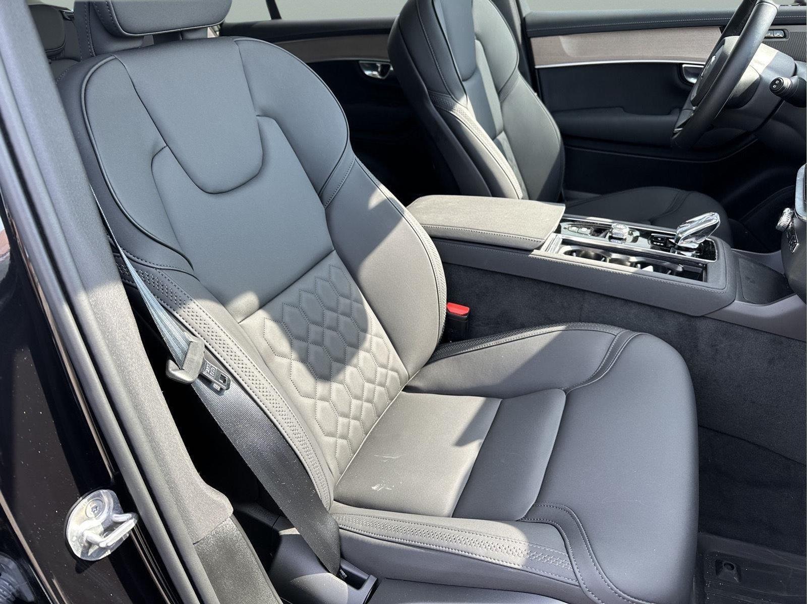 2026 Volvo XC90 Plus - Photo 18