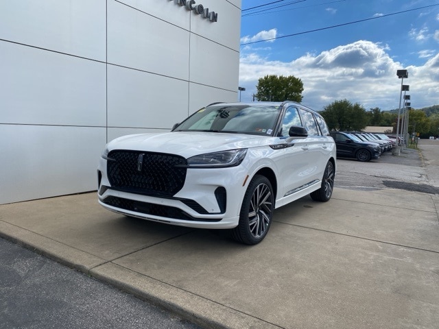 2026 Lincoln Aviator Black Label's photo