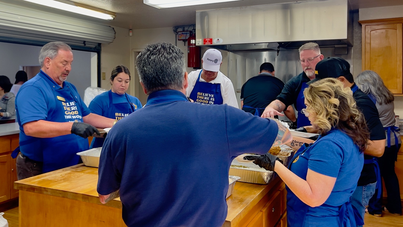 Stu & Moreno Valley Rotary Club Thaksgiving Feast.jpg