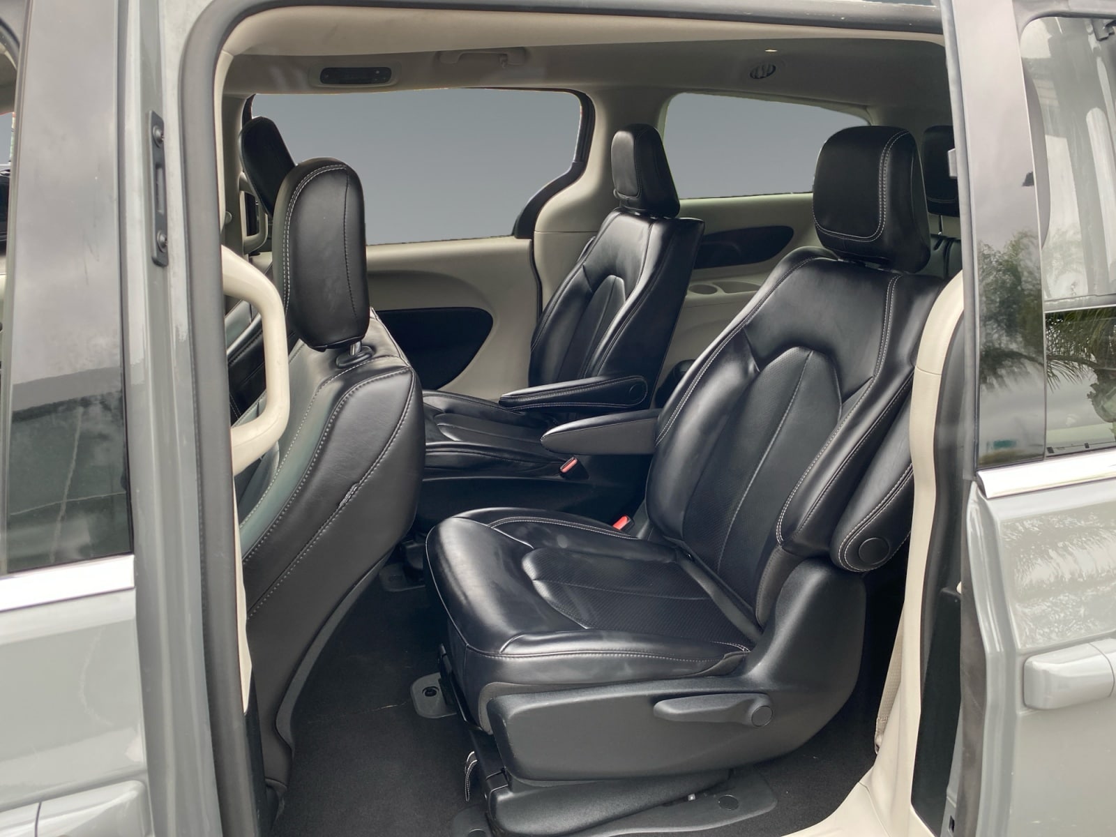 2023 Chrysler Pacifica Hybrid Touring L - Photo 13