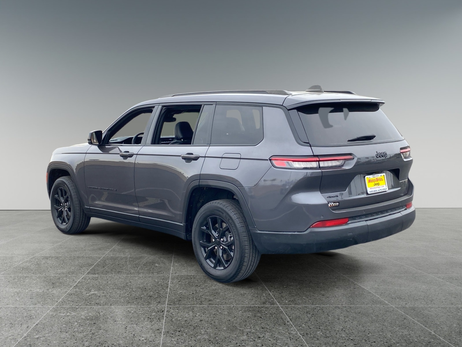 2024 Jeep Grand Cherokee L Laredo photo 3