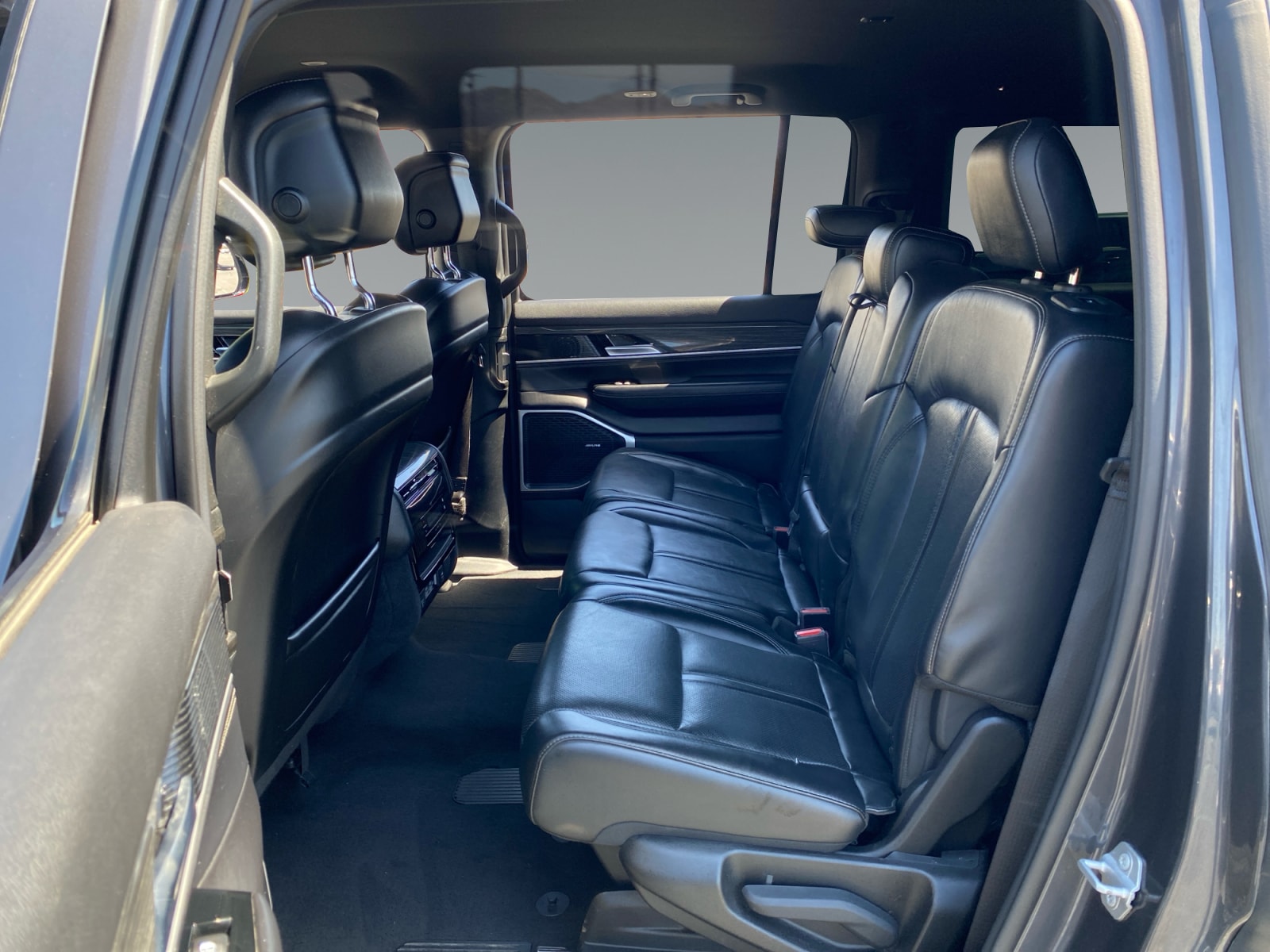 2022 Jeep Wagoneer Series II - Photo 13