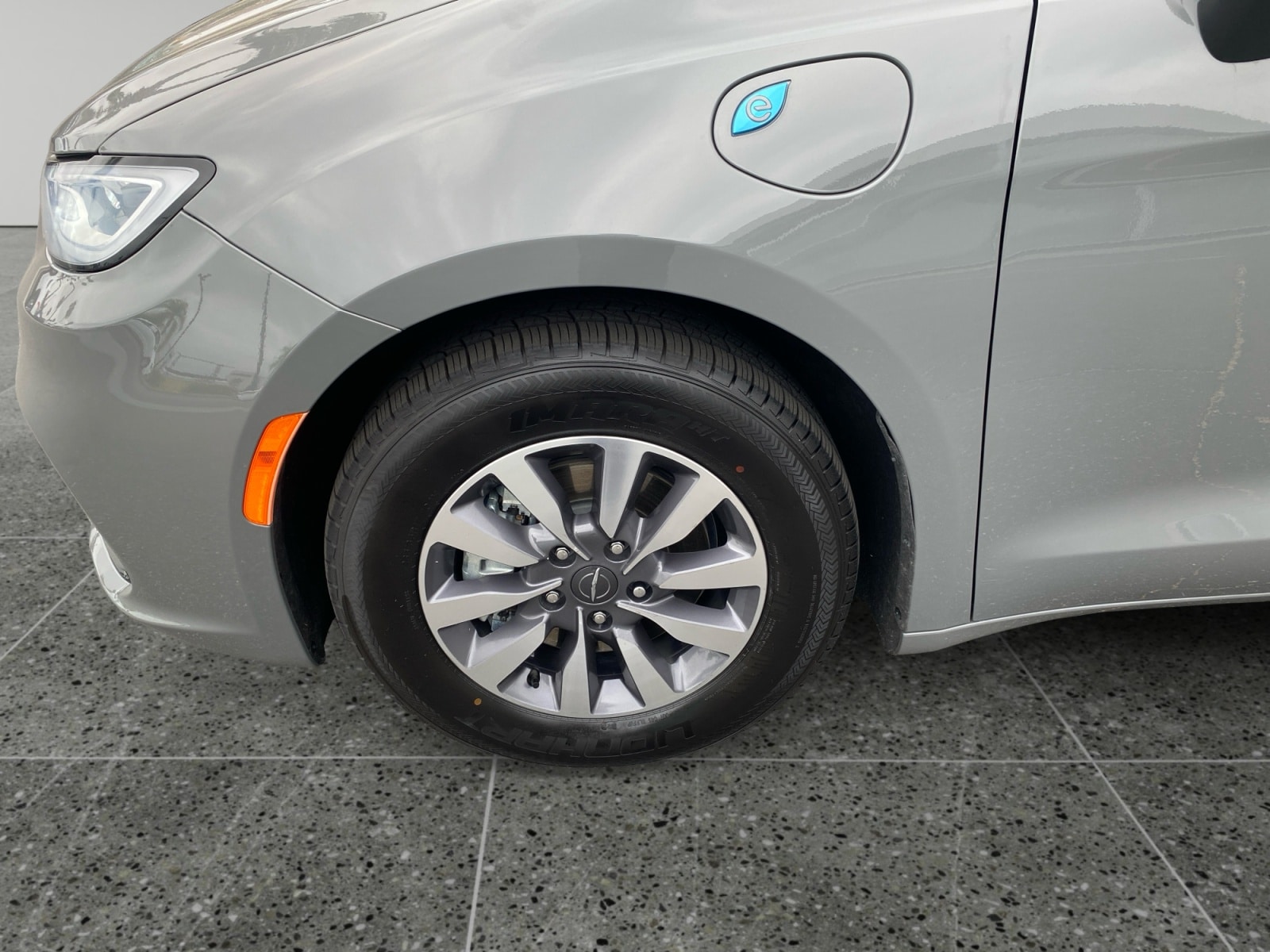 2023 Chrysler Pacifica Hybrid Touring L - Photo 14