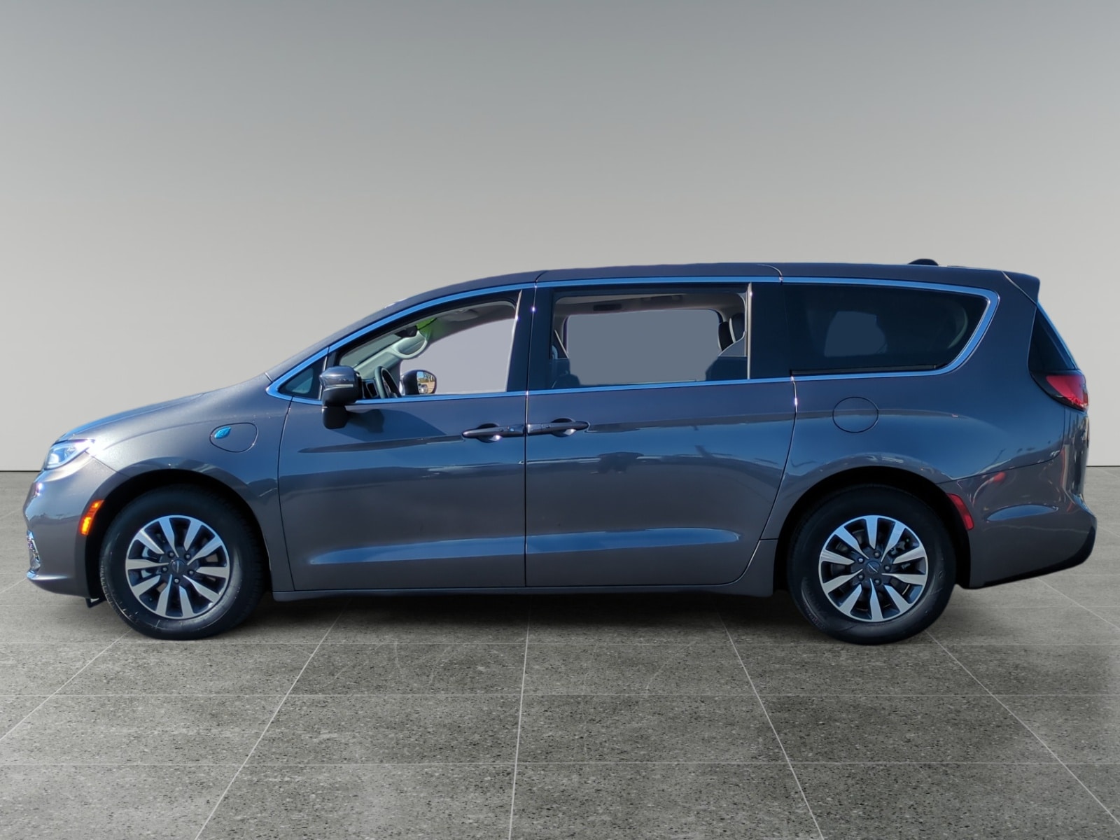 Used 2023 Chrysler Pacifica Hybrid Touring L with VIN 2C4RC1L75PR575403 for sale in Moreno Valley, CA