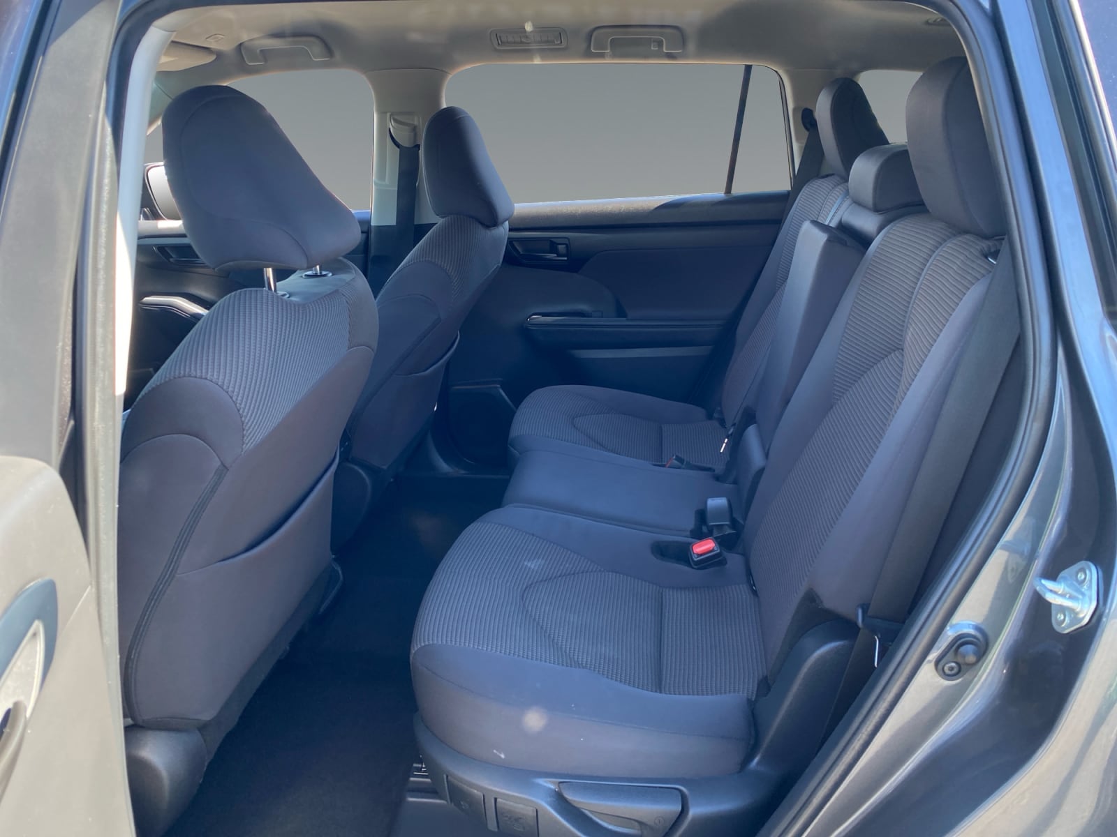 2024 Toyota Highlander LE - Photo 13