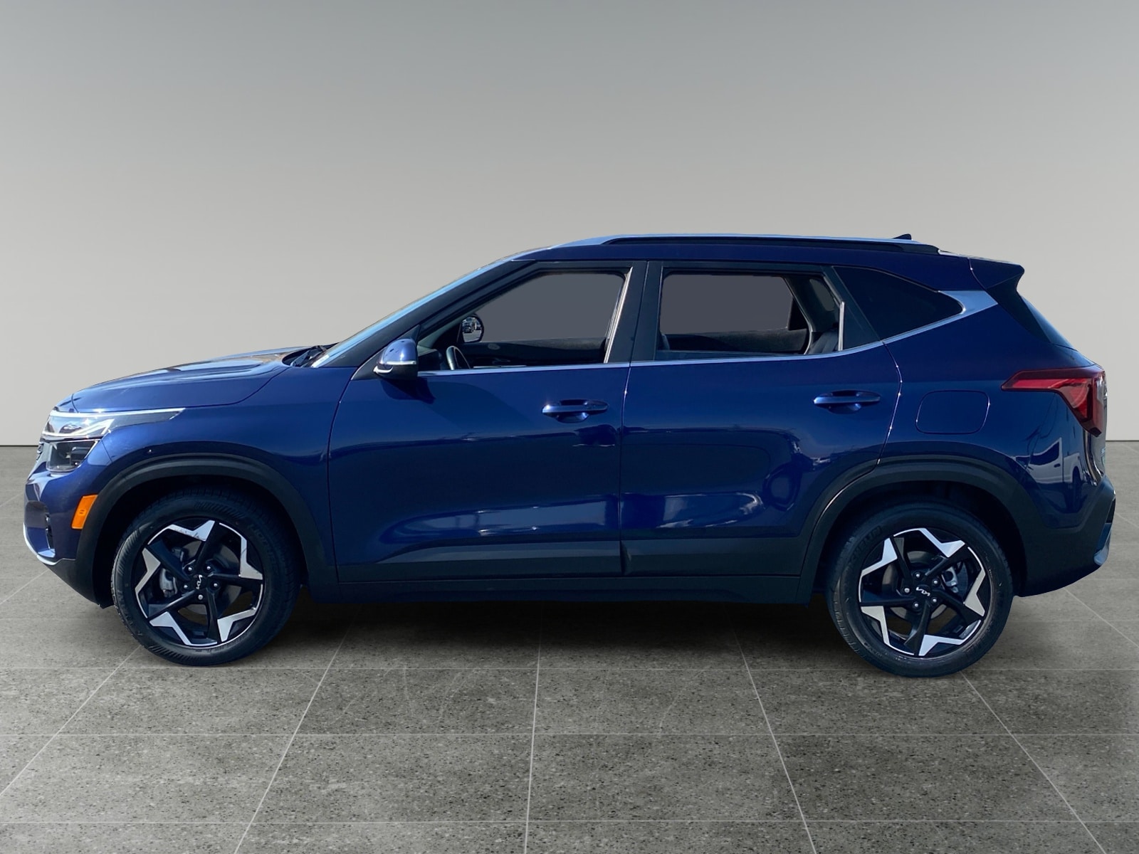 2024 Kia Seltos EX photo 2