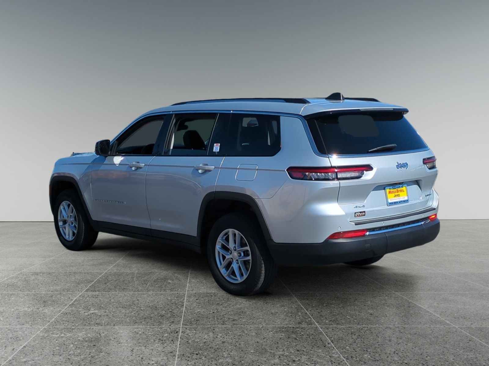 2023 Jeep Grand Cherokee L Laredo photo 3