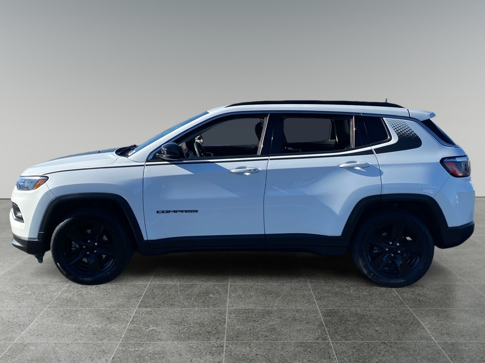 Used 2022 Jeep Compass Latitude with VIN 3C4NJCBB9NT140139 for sale in Moreno Valley, CA