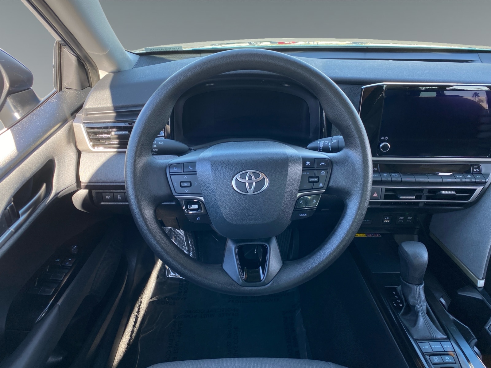 2025 Toyota Camry LE - Photo 12