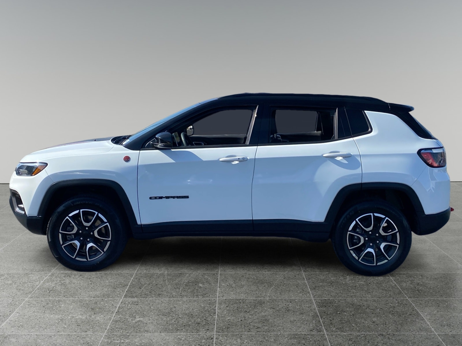 2024 Jeep Compass Trailhawk photo 2