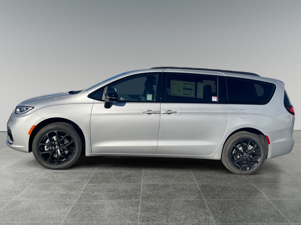 New 2026 Chrysler Pacifica Limited Passenger Van