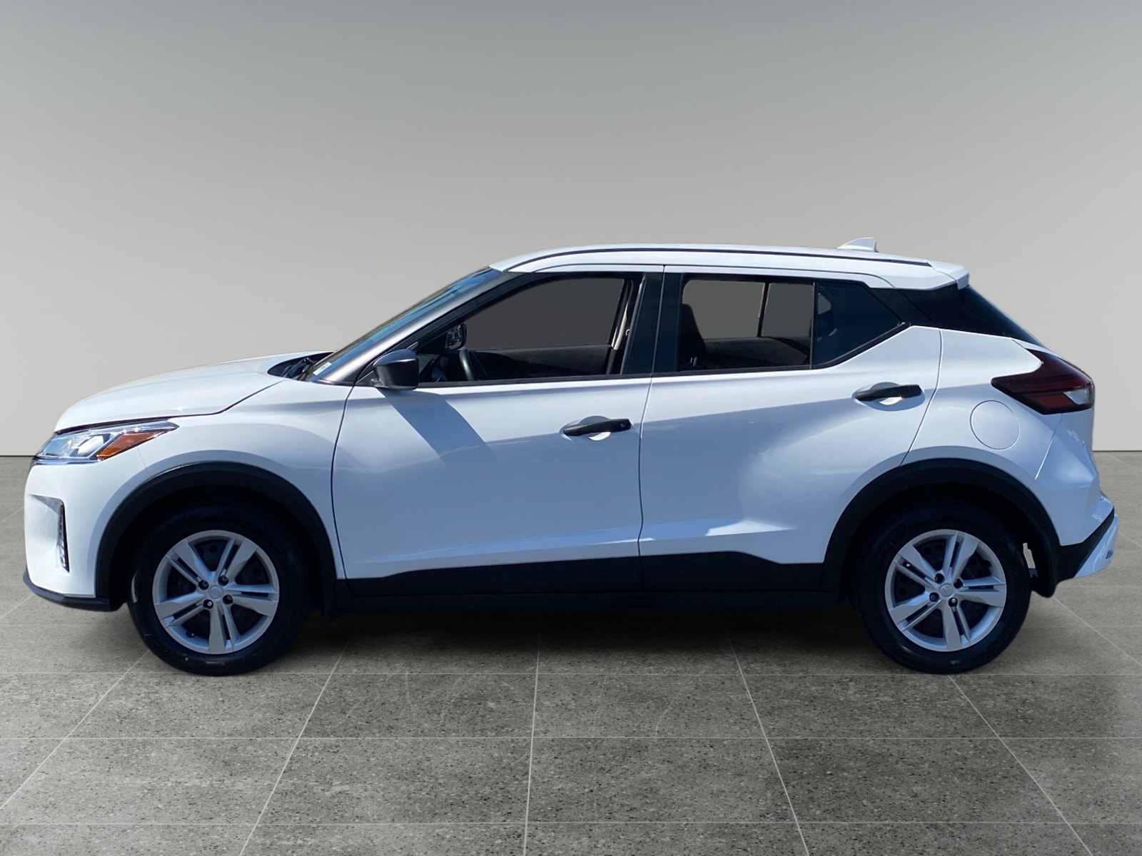 2023 Nissan Kicks S photo 2