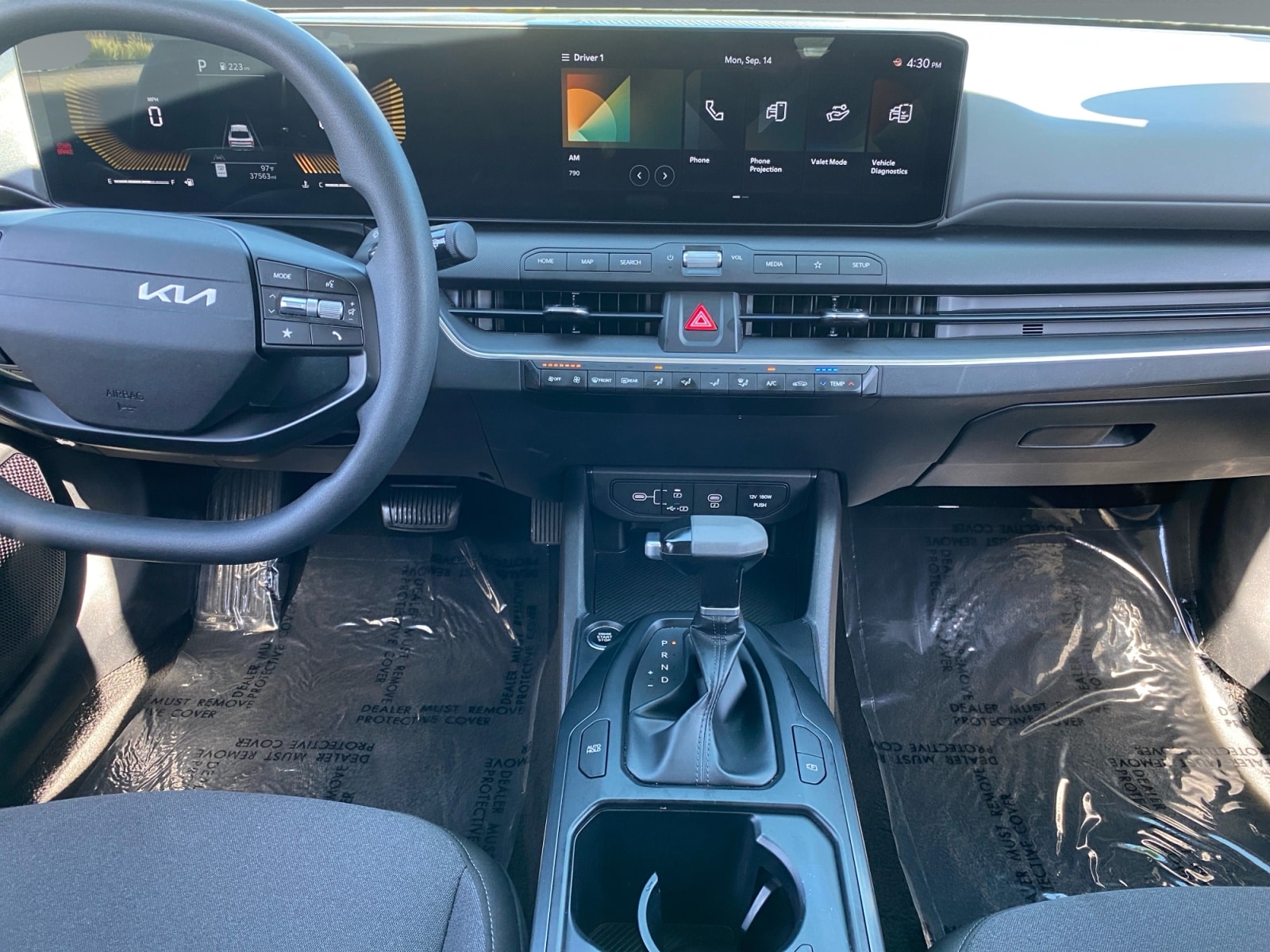 2025 Kia K4 LXS - Photo 11