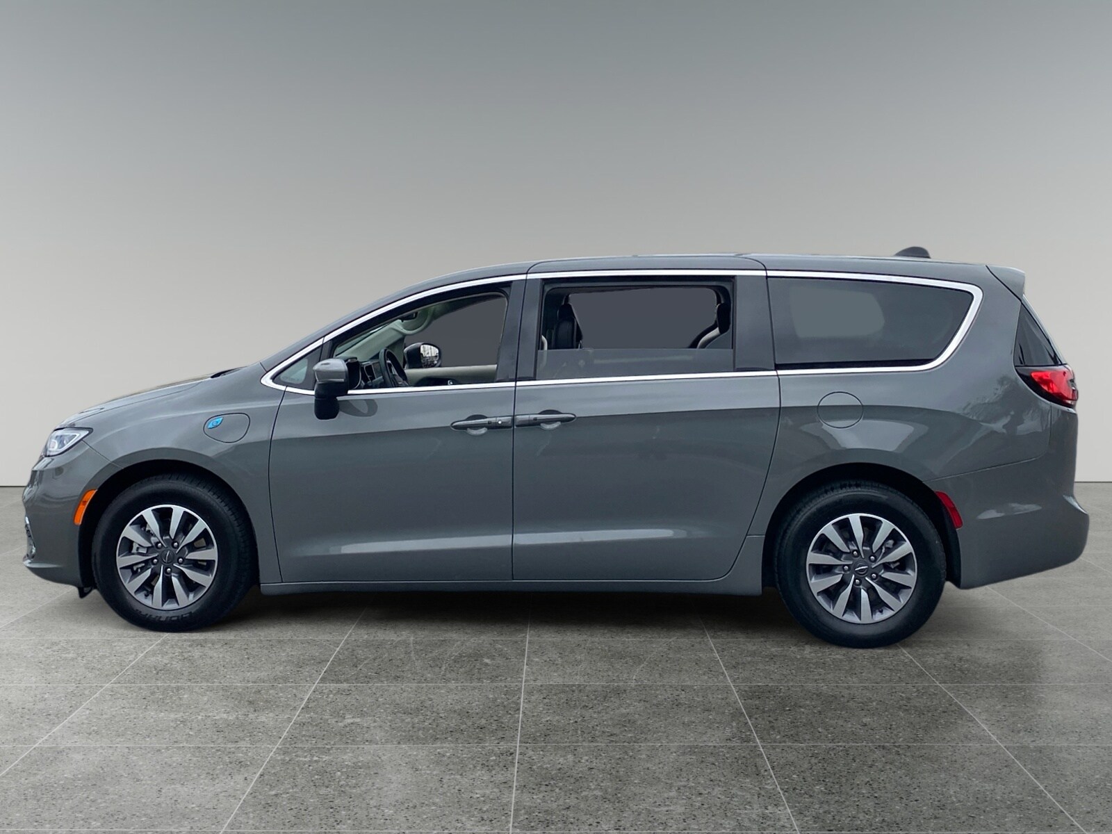2023 Chrysler Pacifica Hybrid Touring L - Photo 2