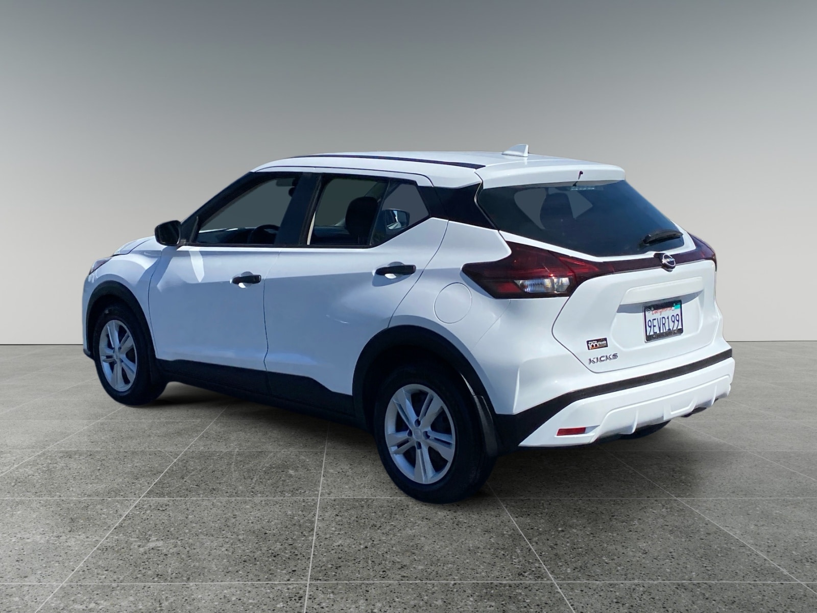 2023 Nissan Kicks S photo 3