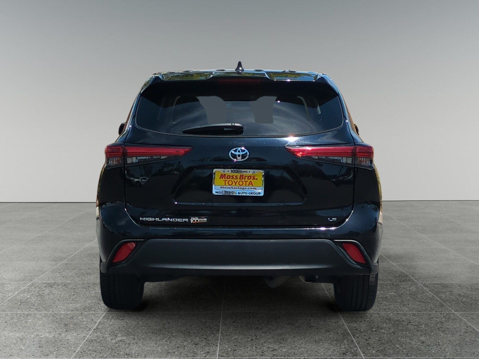 2023 Toyota Highlander LE photo 3