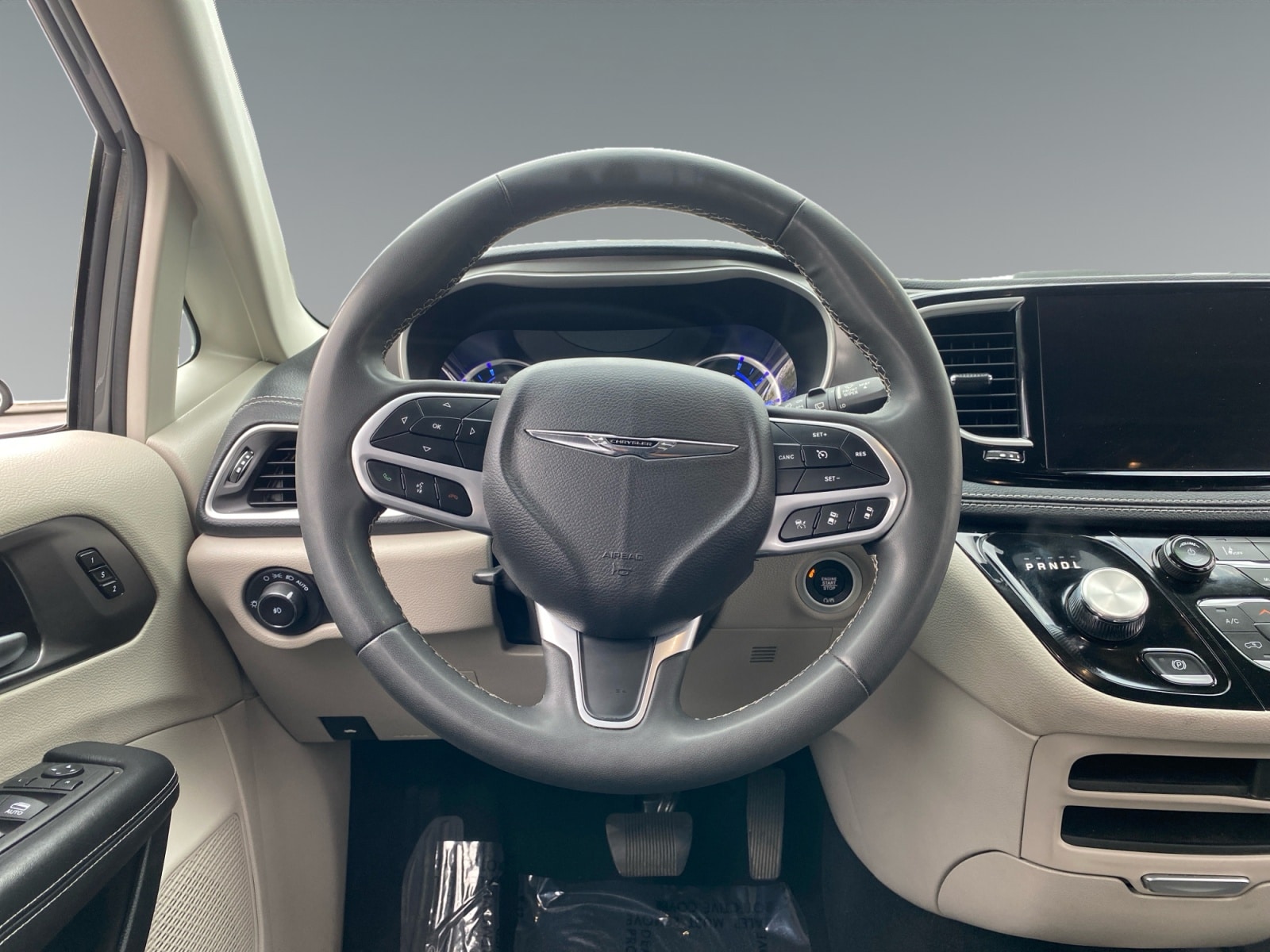 2023 Chrysler Pacifica Hybrid Touring L - Photo 12
