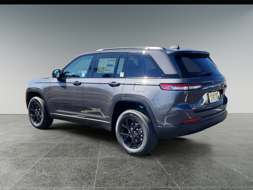 New 2025 Jeep Grand Cherokee Laredo Sport Utility