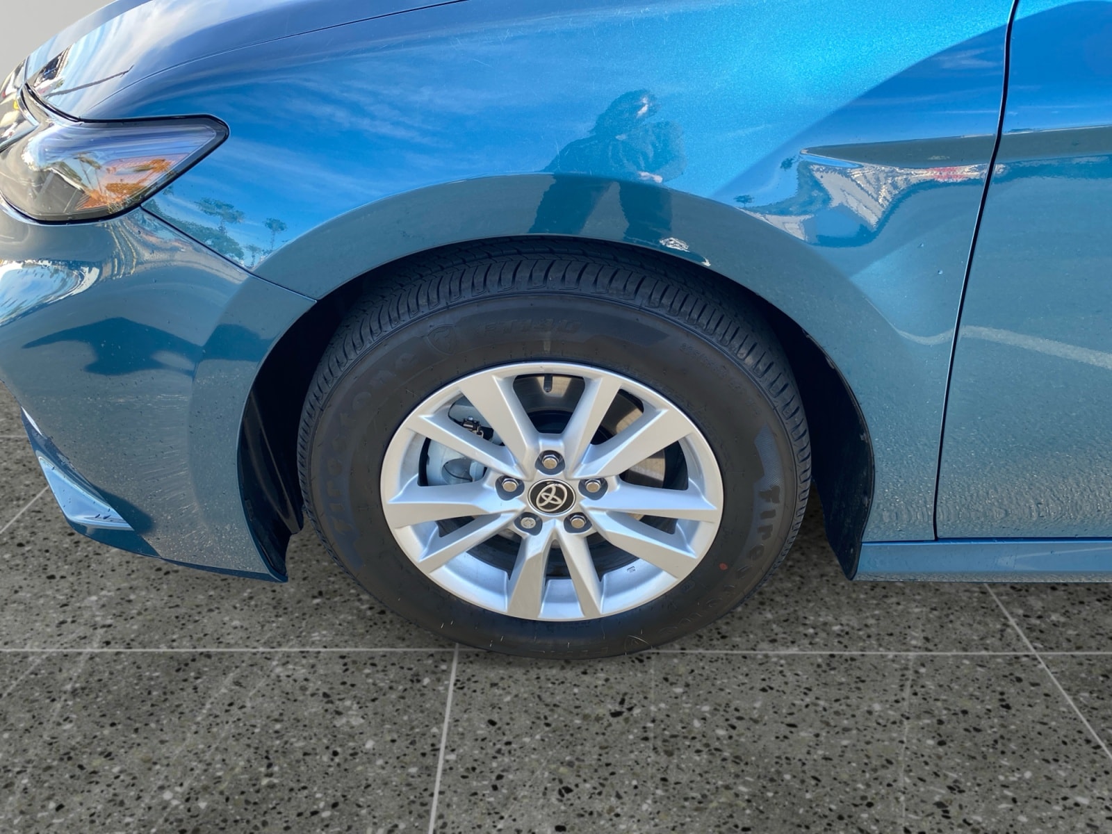 2025 Toyota Camry LE - Photo 14