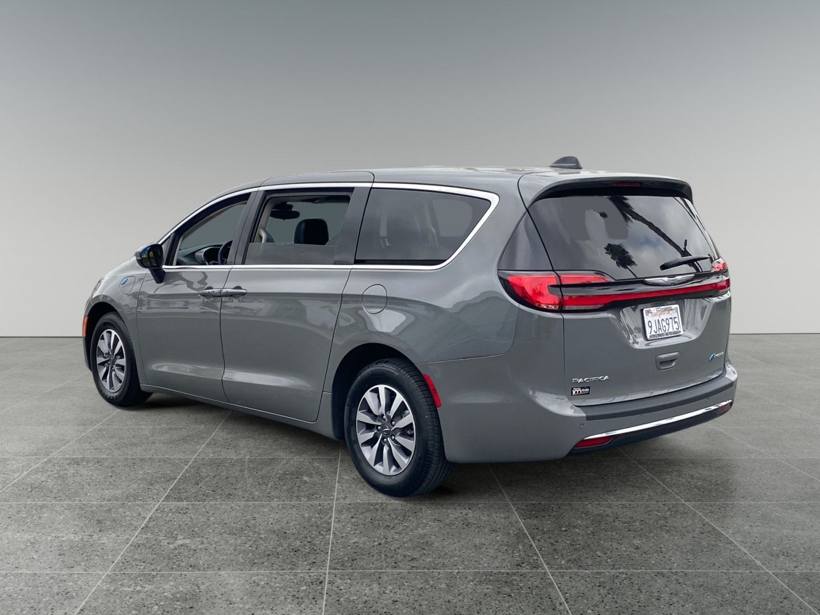 2023 Chrysler Pacifica Hybrid Touring L - Photo 3