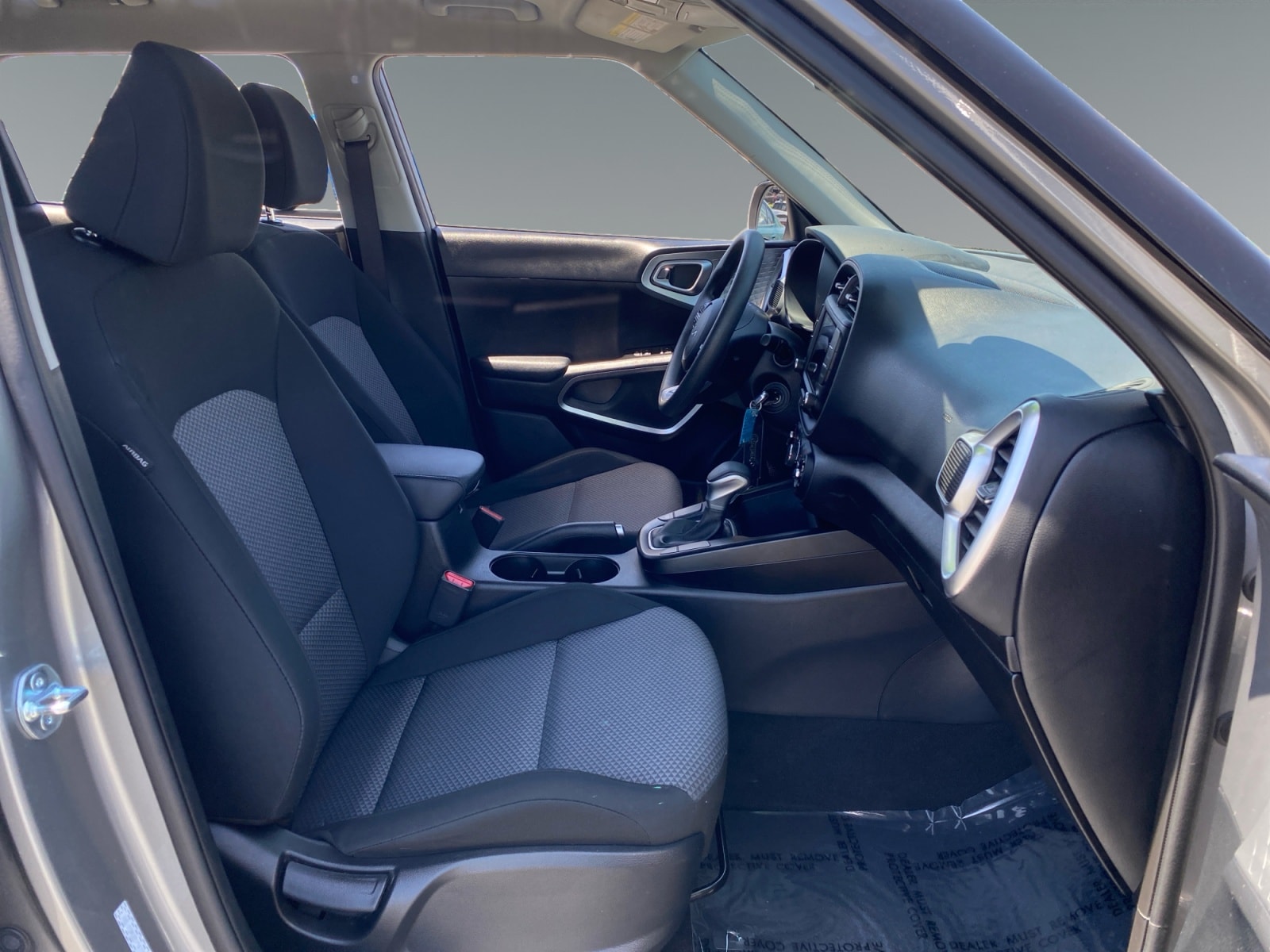 2025 Kia Soul LX - Photo 15