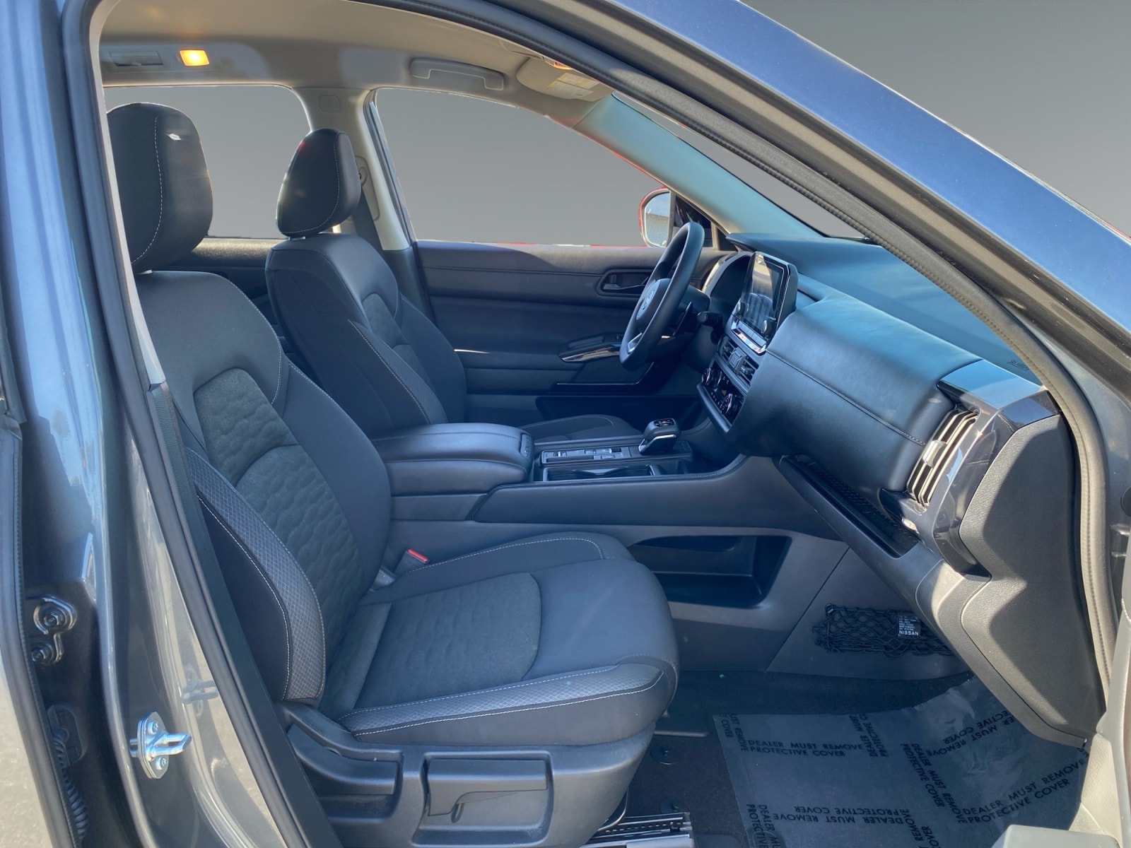 2025 Nissan Pathfinder S - Photo 15