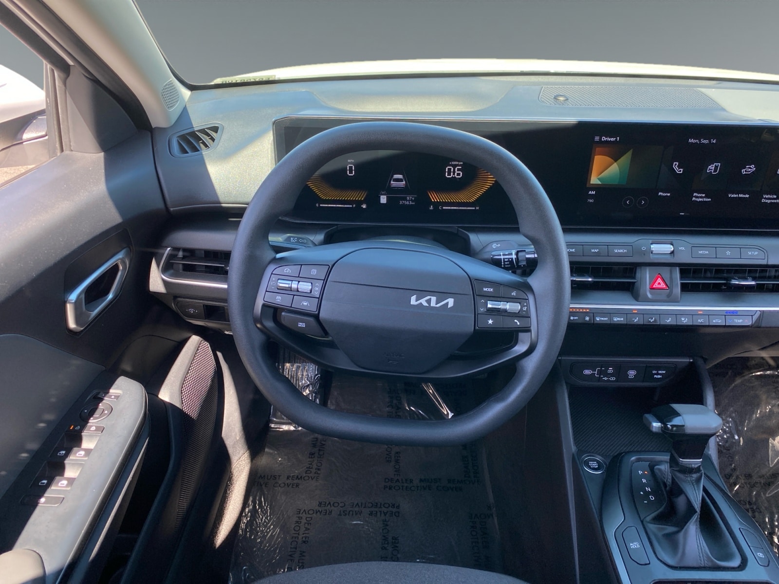 2025 Kia K4 LXS - Photo 12