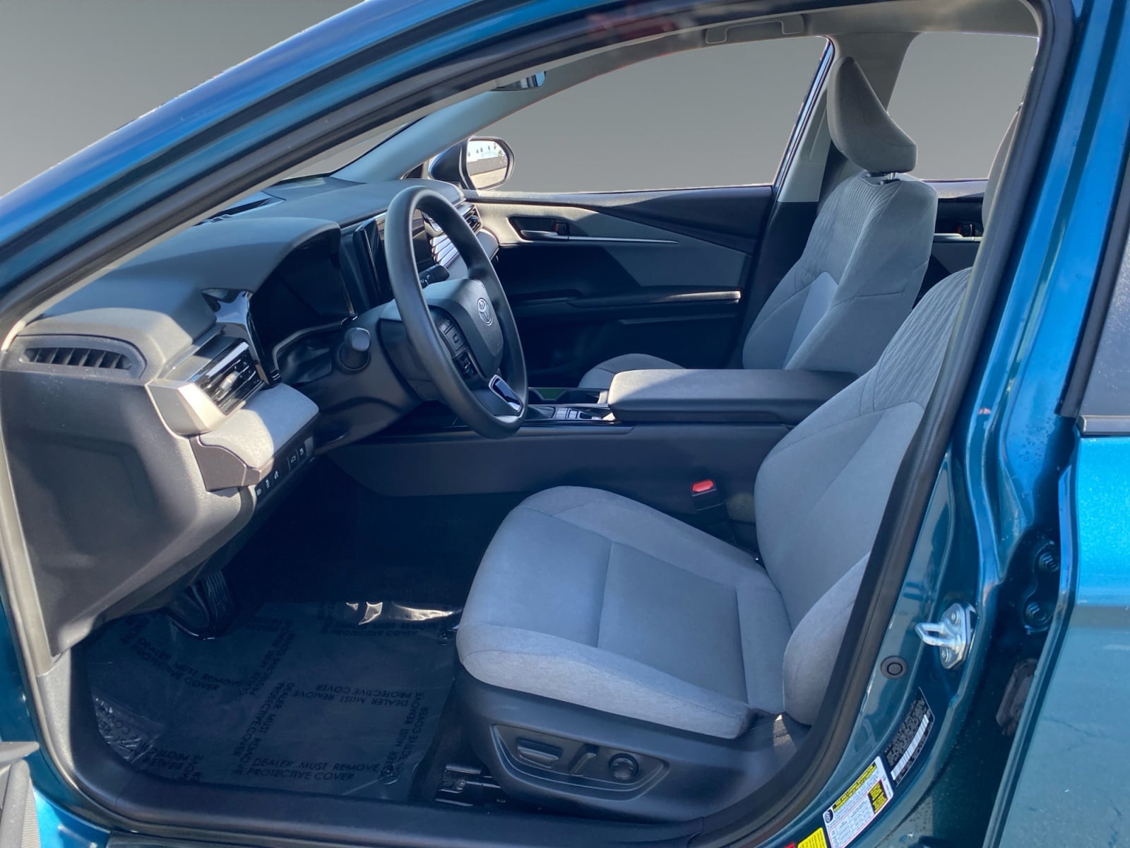 2025 Toyota Camry LE - Photo 9