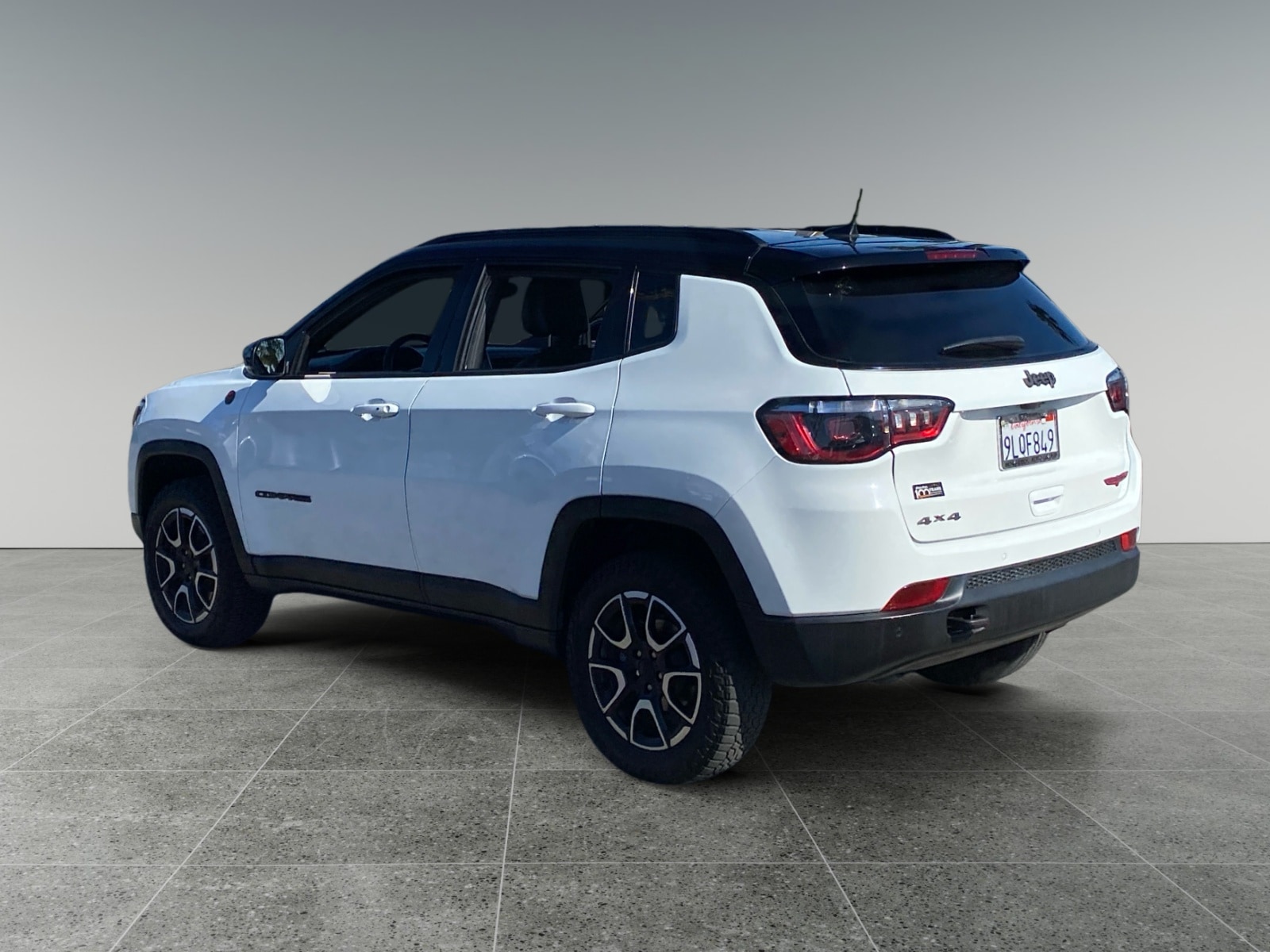 2024 Jeep Compass Trailhawk photo 3