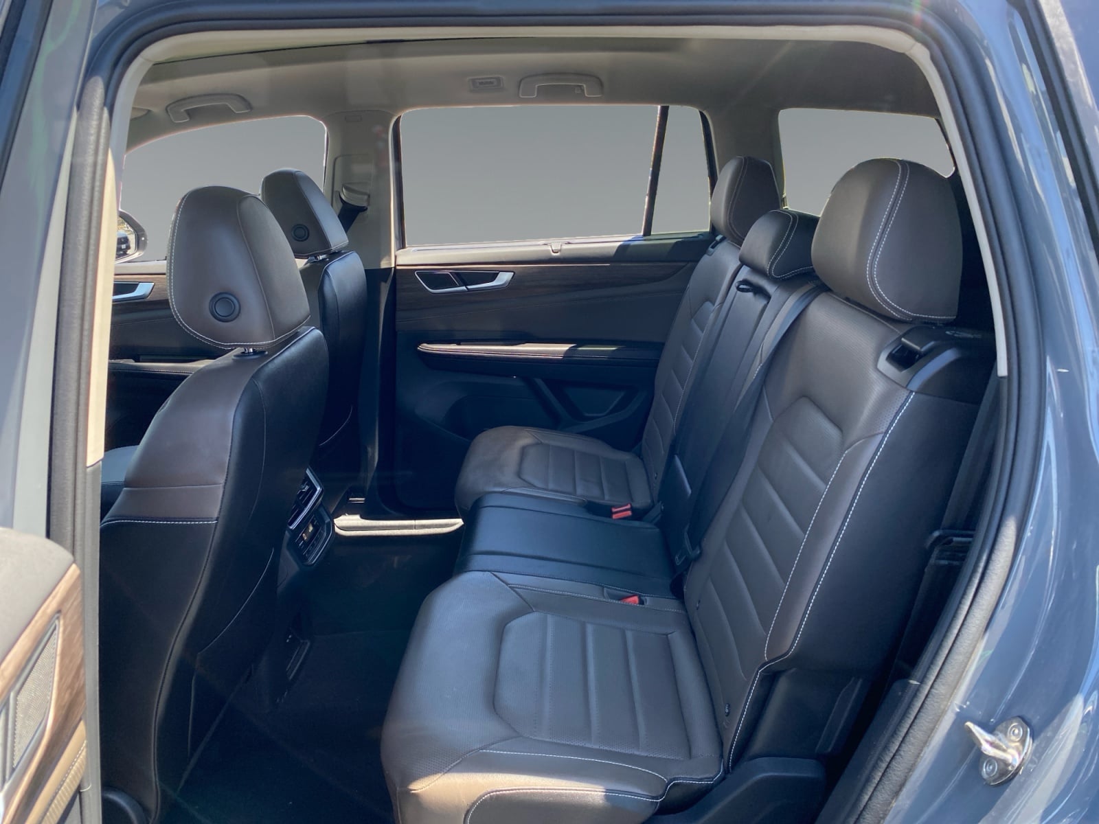 2025 Volkswagen Atlas SEL - Photo 13