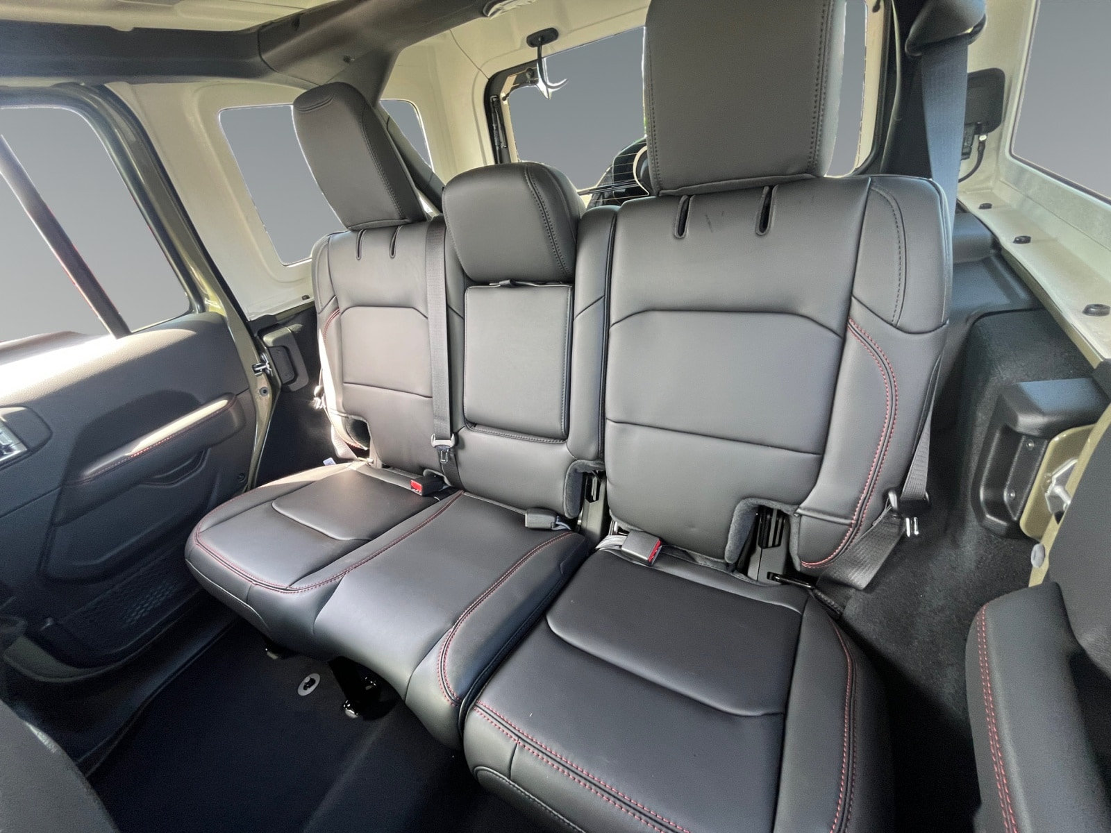 2025 Jeep Wrangler 4-Door Rubicon - Photo 13