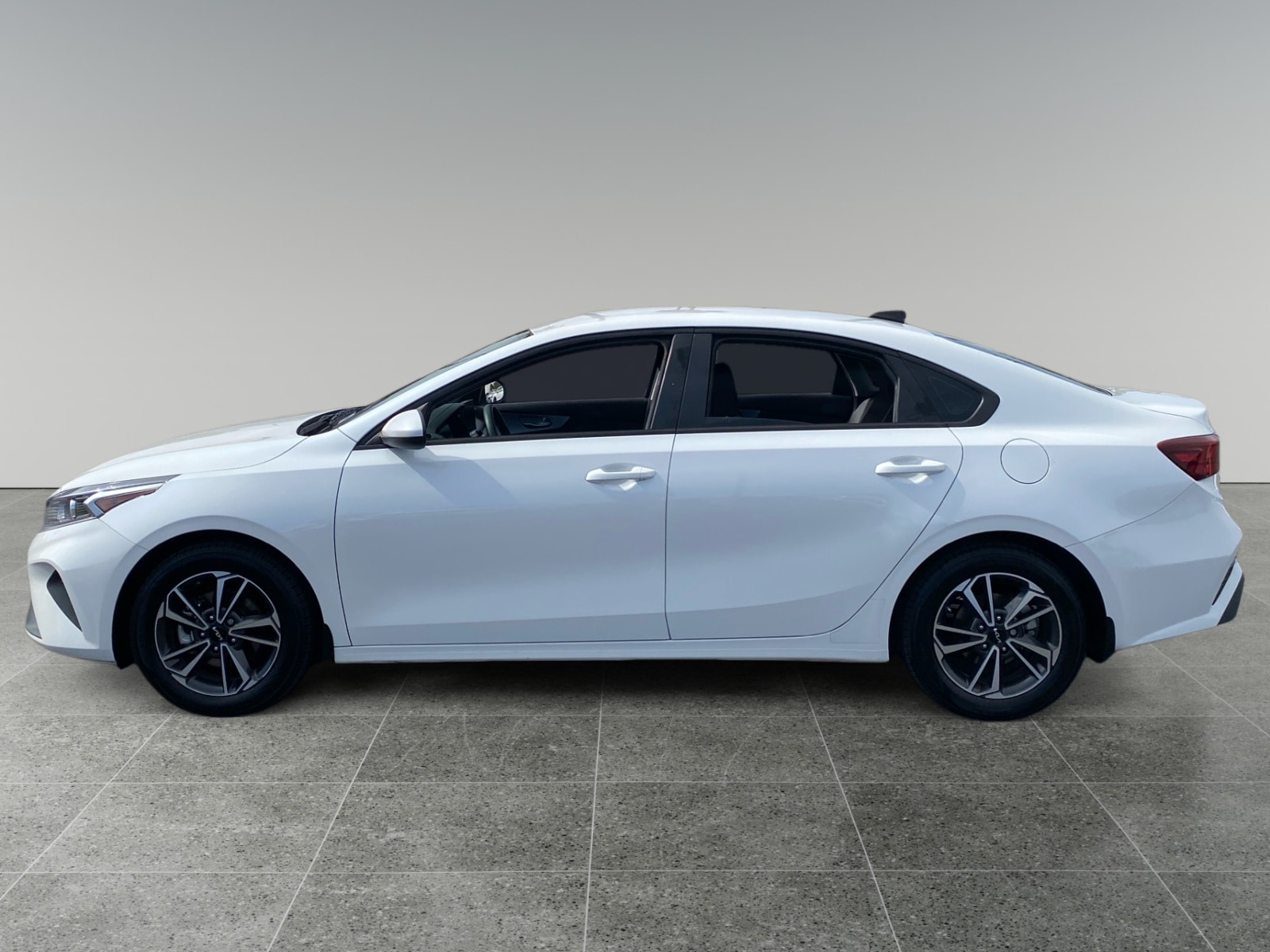 2023 Kia Forte photo 2