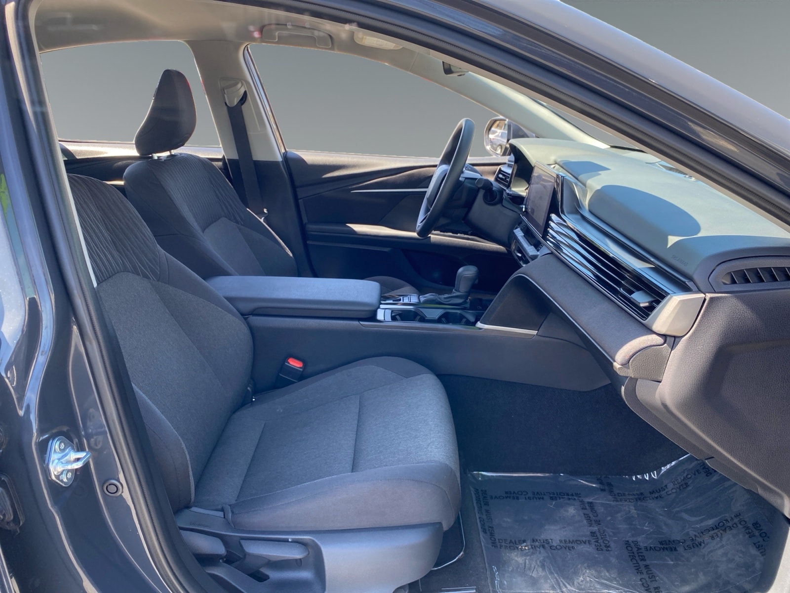 2025 Toyota Camry LE - Photo 15