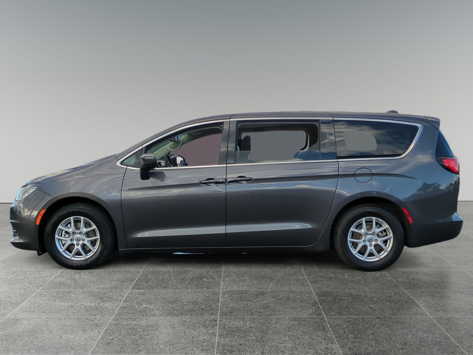 2023 Chrysler Voyager LX photo 2