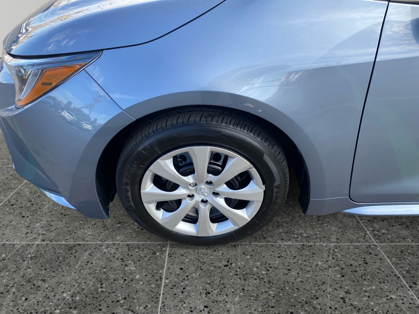 2025 Toyota Corolla LE - Photo 14