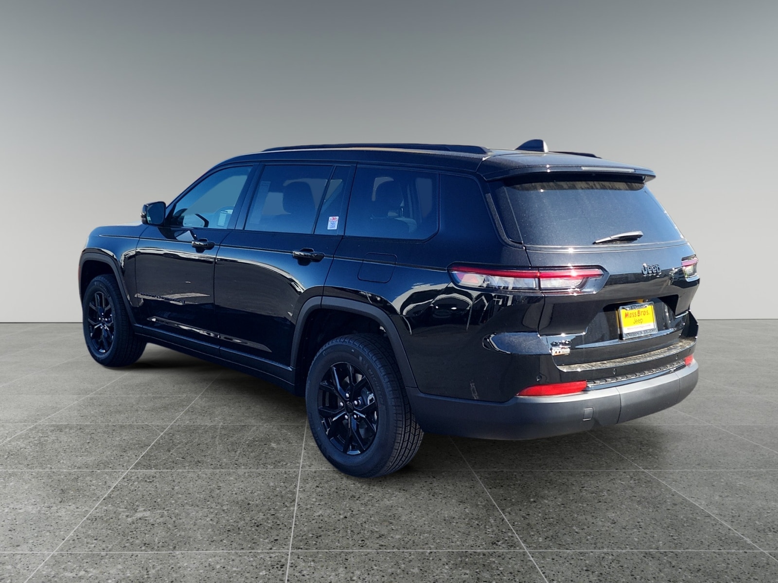 2025 Jeep Grand Cherokee L Laredo photo 3