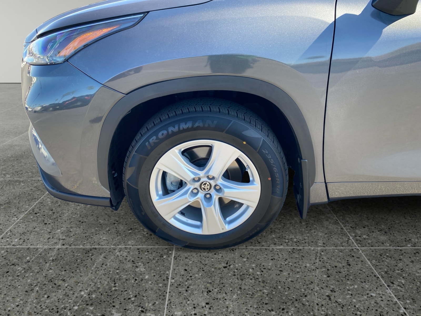 2024 Toyota Highlander LE - Photo 14