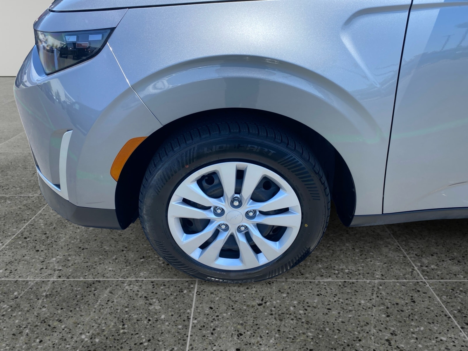 2025 Kia Soul LX - Photo 14