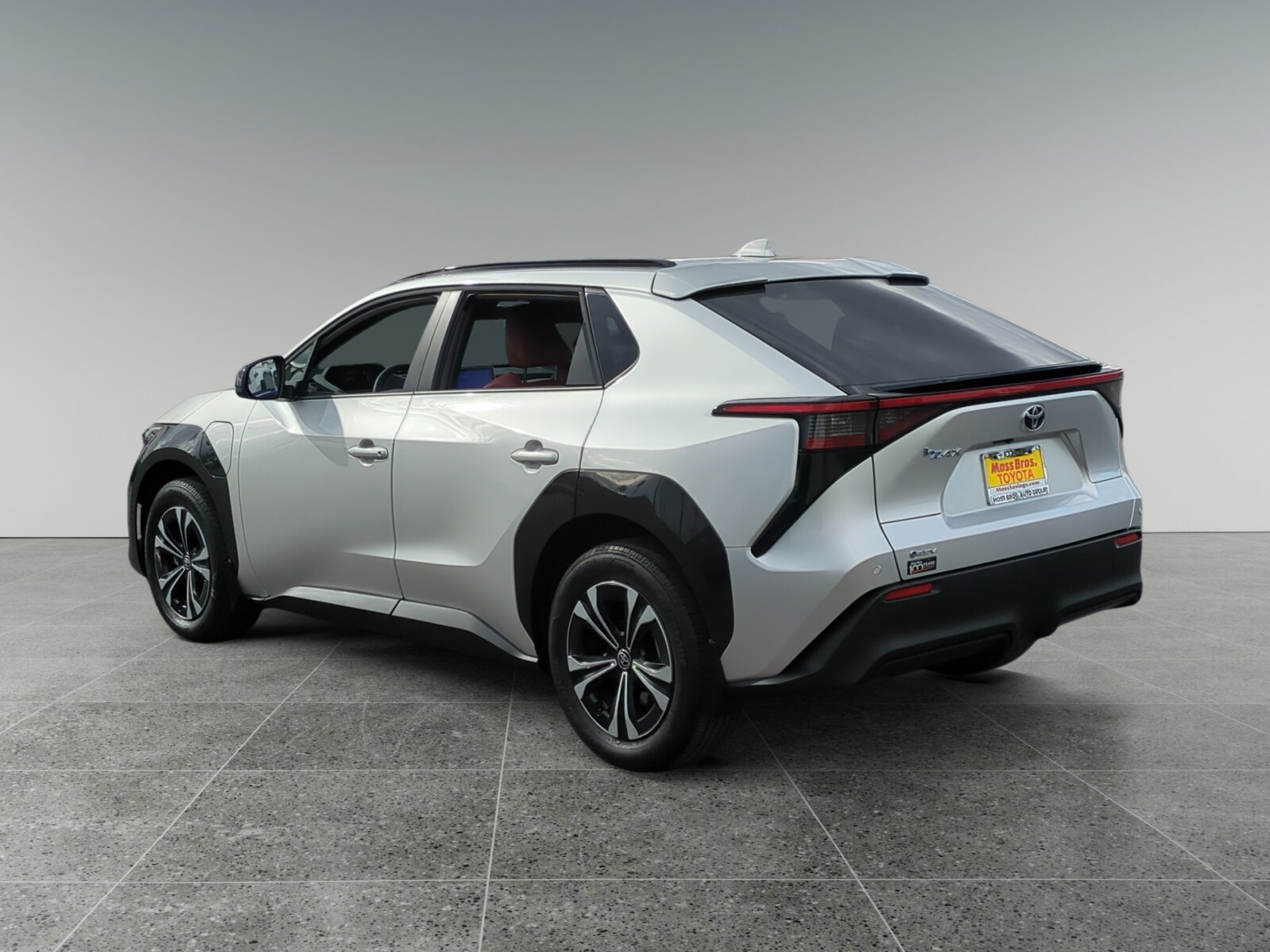 2025 Toyota bZ4X XLE photo 3