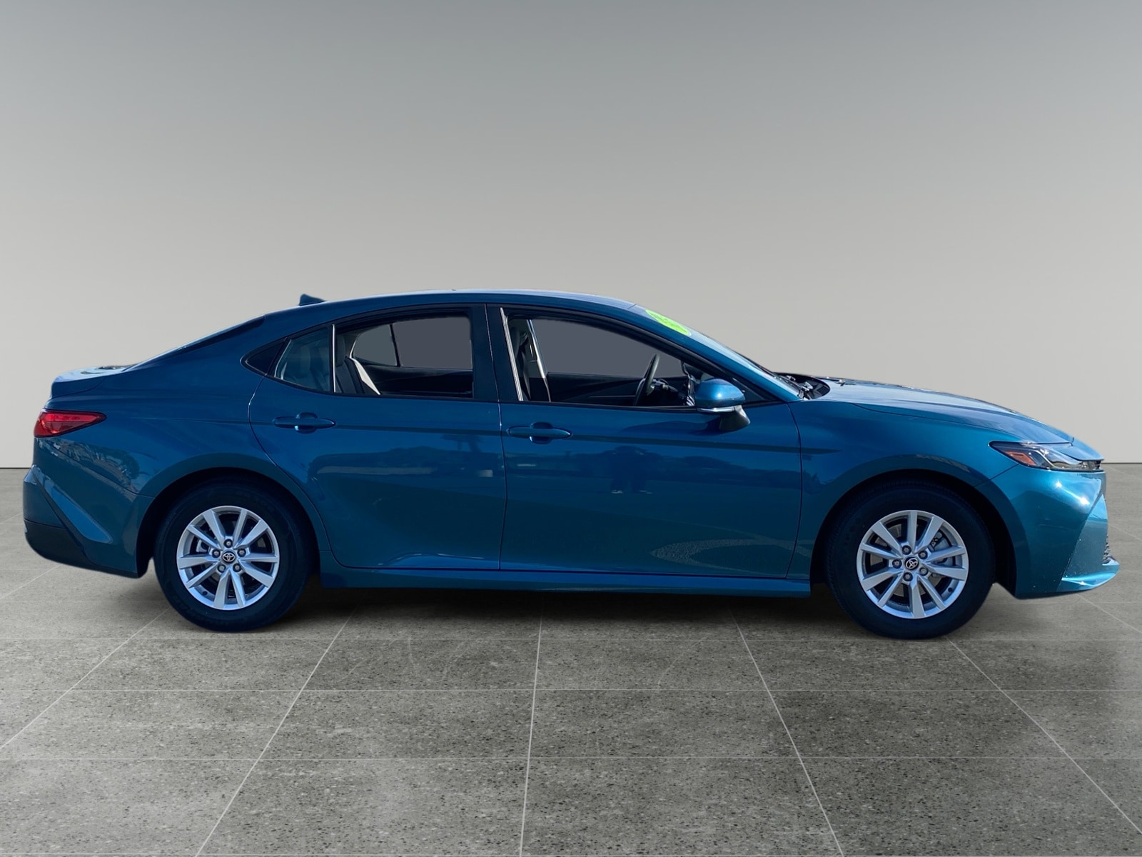 2025 Toyota Camry LE - Photo 6