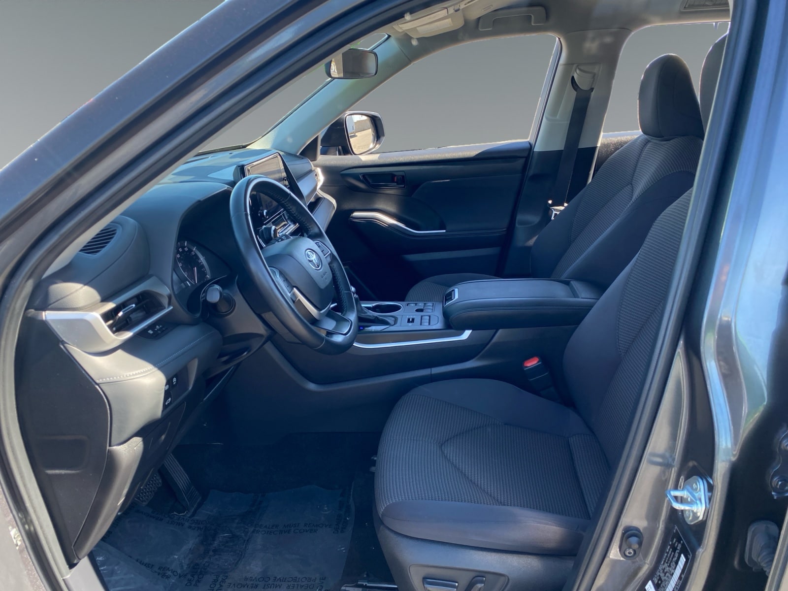 2024 Toyota Highlander LE - Photo 9