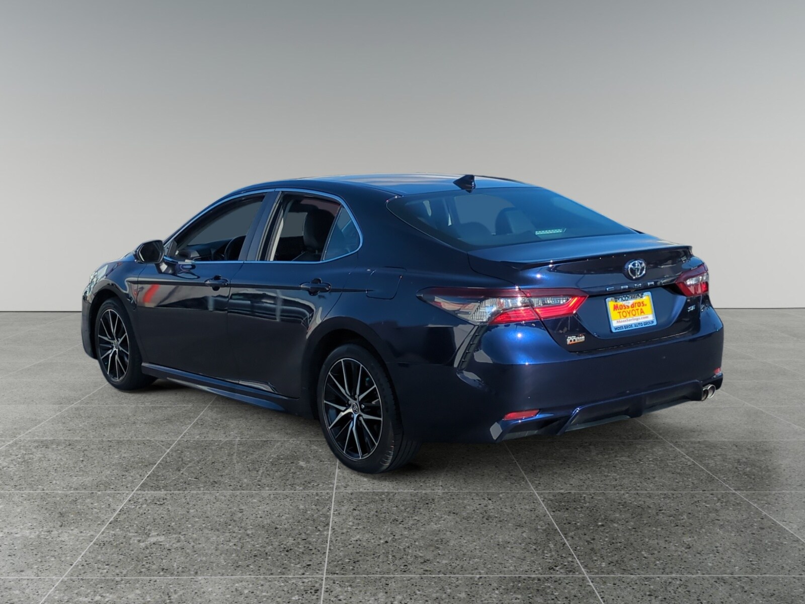 2022 Toyota Camry SE photo 3