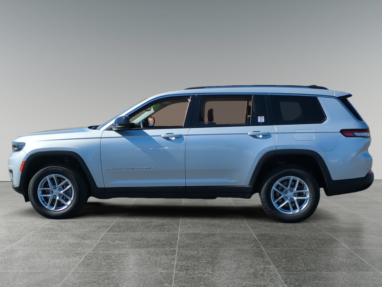 2023 Jeep Grand Cherokee L Laredo photo 2