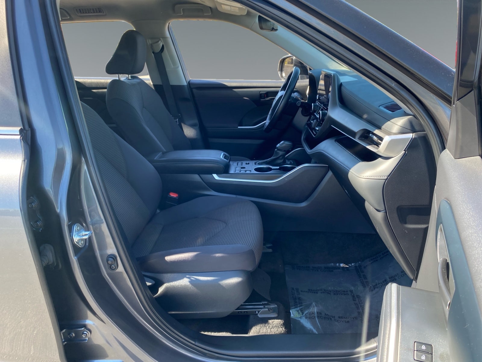 2024 Toyota Highlander LE - Photo 15