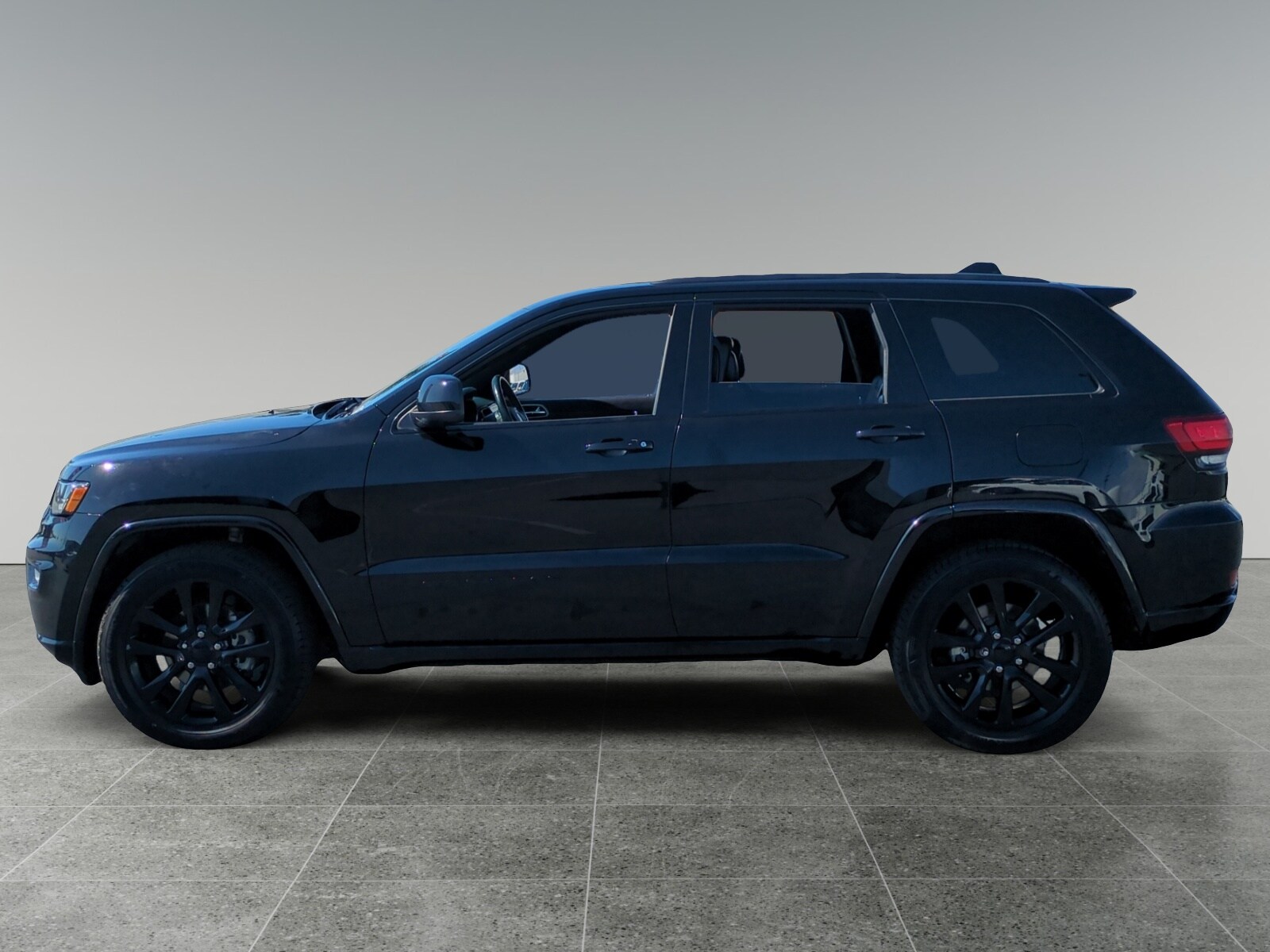 2019 Jeep Grand Cherokee Laredo photo 2