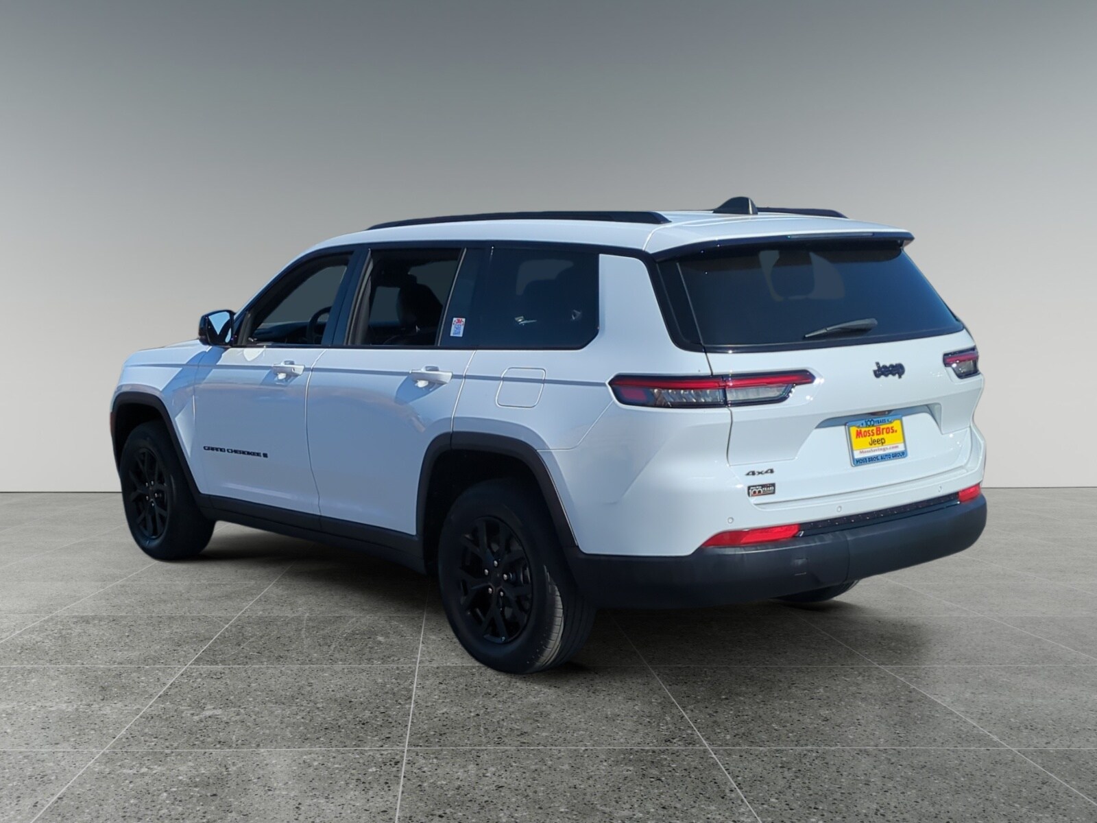 2024 Jeep Grand Cherokee Laredo photo 3