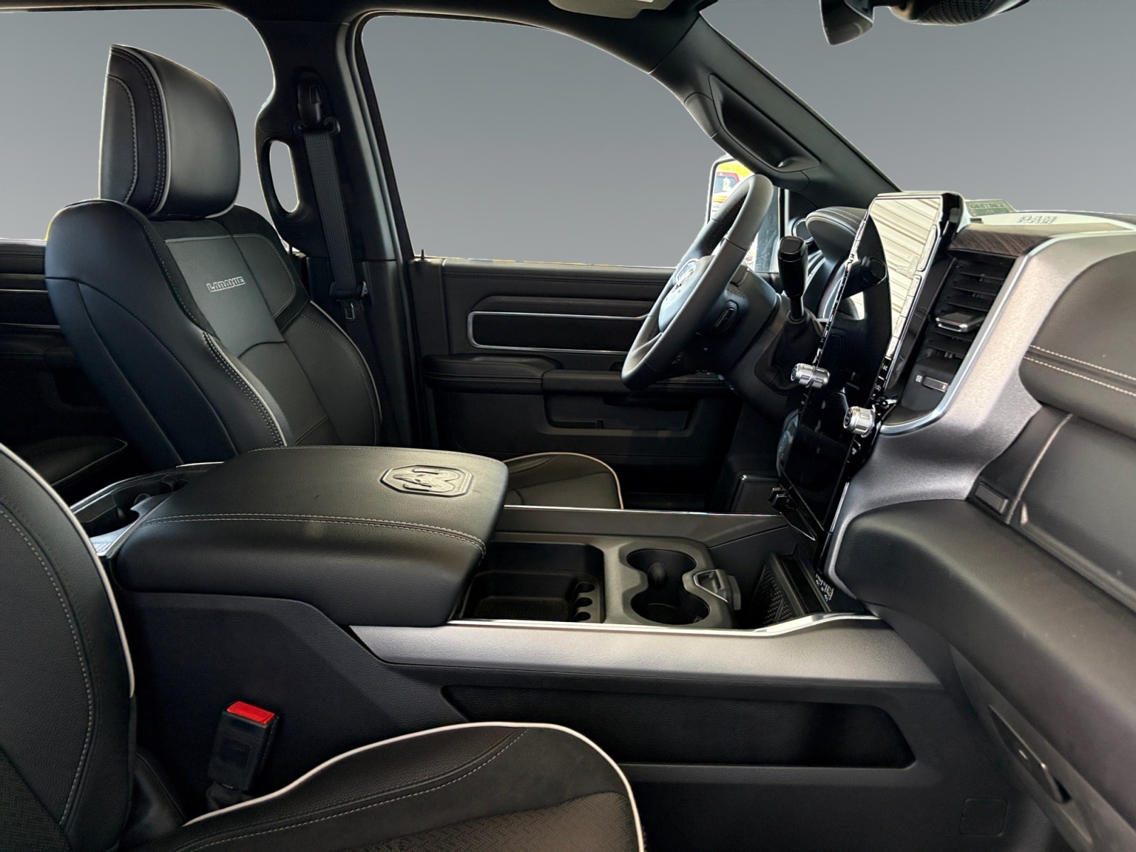 2025 RAM 2500 Laramie - Photo 15