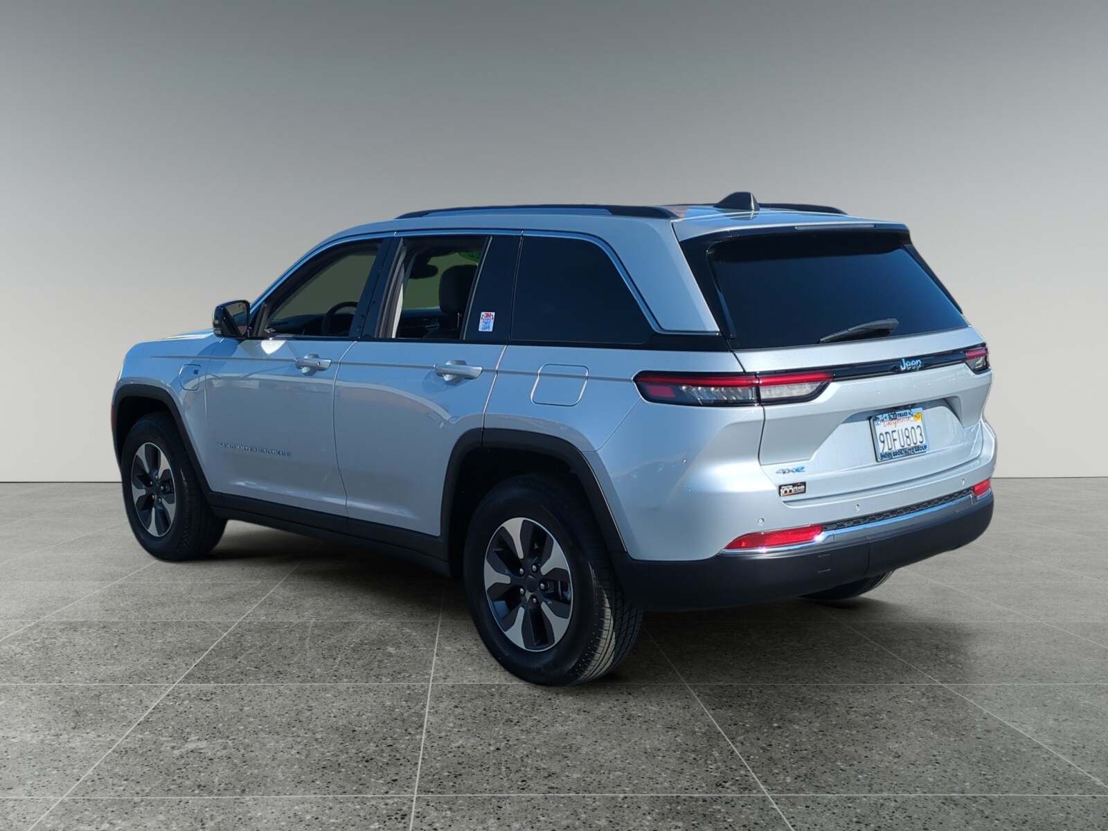 2022 Jeep Cherokee Limited 4xe photo 2